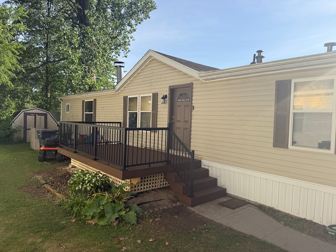 Custom composite deck built in Fort Gratiot Thumbnail